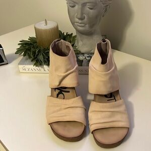 OTBT PATCHOULI IN CREAM HEELED SANDALS size 6.5
